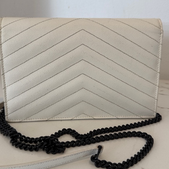 Yves Saint Laurent wallet on chain - Picture 4 of 13